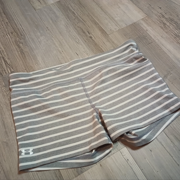 Under Armour Shorts - Picture 2 of 4